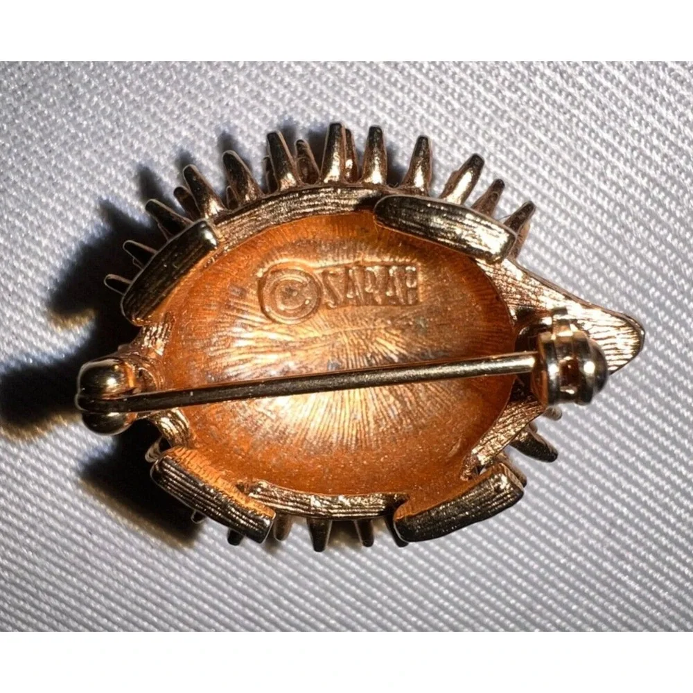 Vintage Sarah Coventry Gold Tone Hedgehog Brooch Pin Amber Rhinestone Eyes